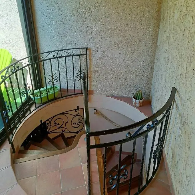 Cadre D'Exception Apartment Orange
